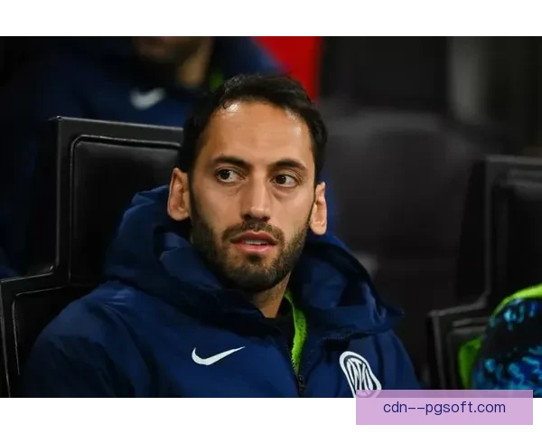 恰尔汗奥卢荣膺意甲最佳中场展现非凡实力带领球队再创辉煌